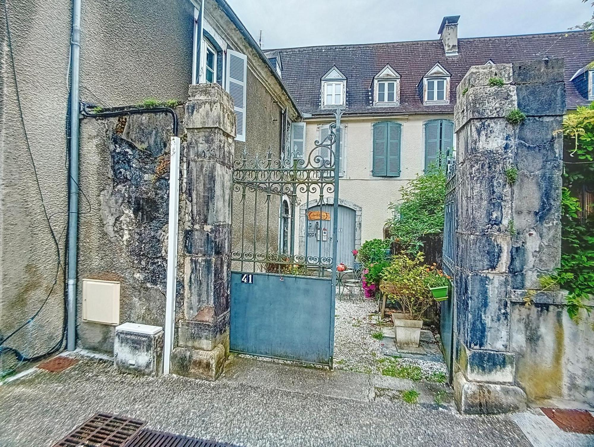 فندق Les Glycines Oloron المظهر الخارجي الصورة